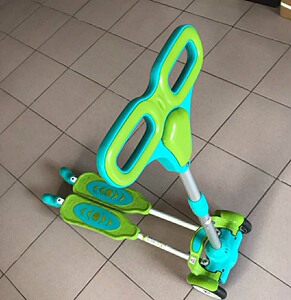 费雪,蛙式剪刀试滑板车,可以调节高度,骑自行车这个就不喜欢骑