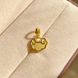 周大福祥云锁小坠子黄金足金