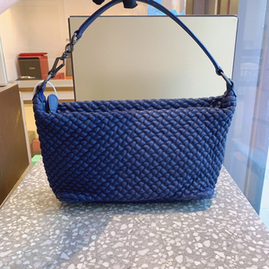 97新 bv堡蝶家 编织款全皮黑色腋下手提单肩包,正常使用痕