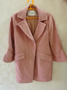 歌莉娅goelia 羊毛呢大衣 香槟粉 s码 家中衣服多的放