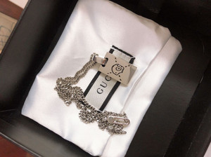 gucci项链古驰骷髅头方牌项链 9新.仅戴一两次