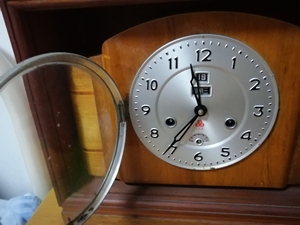 000人付款淘宝上海555台钟,1983年中囯上海产三五牌台钟,全原装正品