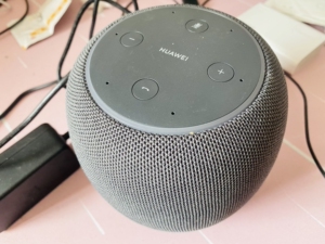 华为小易ai蓝牙低音炮人工智能音响,几乎全新,没时间用,拆了