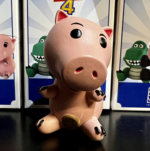 全新正品迪士尼盲盒粉紅色小豬