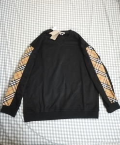 巴宝莉卫衣邓紫棋同款