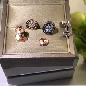 宝格丽黑色耳钉