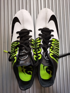 000人付款淘宝耐克钉鞋大白鲨,弯道王者!