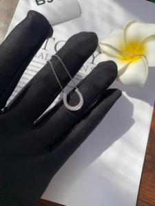 蒂芙尼铂金镶钻马蹄项链,链长41cm,可调至40cm,坠高1