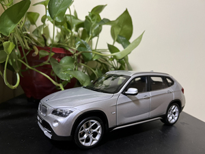 宝马x1模型车仿真合金