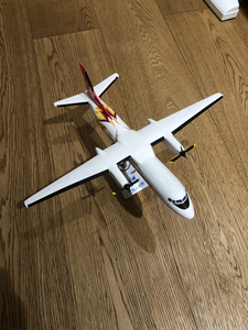 中航工业西飞官方合金模型,新舟60.非全新,右发涡桨少了两根