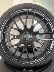 19寸奔驰amgc63s轮毂带轮胎一套