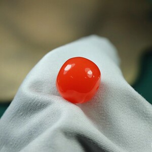 原矿保山南红玛瑙顶级滴水洞老型单珠.尺寸直径8mm*对孔7m