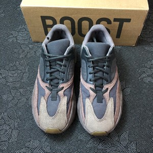 yeezy700黑棕