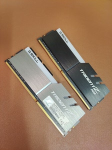 芝奇 皇家幻光戟 8g单条,一共两条一起出,ddr4-300