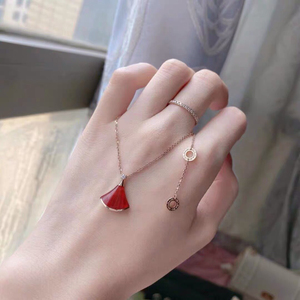 宝格丽小红裙项链