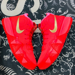 二手闲置正品耐克篮球鞋欧文4红丝绒42.5码男鞋 有原盒 鞋
