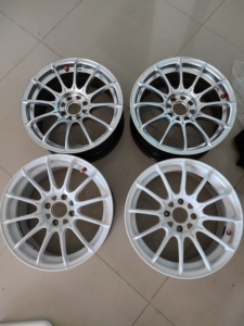 出雅泛迪n715轮毂15寸,成色如图,有一些小剐蹭,雨燕飞度