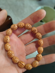 野生小毛桃核手串,小尺寸黄皮,油性好,尺寸肚1.05,高1.