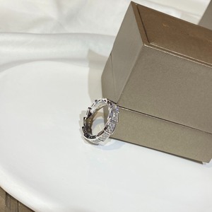 宝格丽戒指 bvlgari 灵蛇系列宽版白金满钻蛇骨戒指
