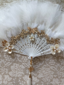 白色羽毛扇子,花嫁扇子,这二把扇子不一样,第一个扇子有现货