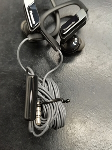 库存几条原装松下运动入耳式耳挂耳机，全新未用，保证原装。 超