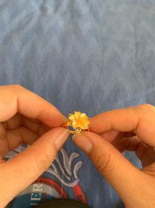全新金色百合花戒指,和真金外观一样,戴着玩呗!不议价不退换