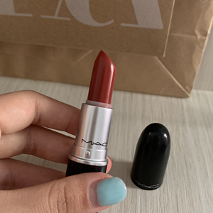 mac chill 小辣椒,橘棕调的枫叶砖红色,黄皮友好,显