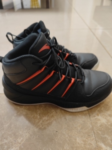 安踏篮球鞋,水泥杀手,霸道系列,耐磨,九成新,打不动球了,基