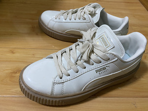 puma彪马女鞋蕾哈娜松糕鞋漆面奶白色