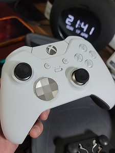 xboxone精英手柄游戏手柄白色,功能完美,按键功能没问题