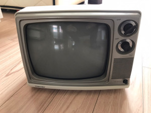 日本东芝原装进口黑白电视,收藏品,品相极好.