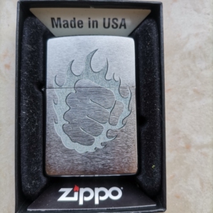 zippo打火机 18年火焰拳头 全新盒说全 美版在册 29