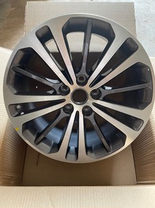 别克君威18寸原装原厂轮毂,全新正品.装于19款28t尊享型