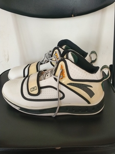 安踏加内特kg1代篮球鞋42码,成色见图正品保证,绝版,包邮