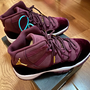 〈出〉乔丹aj11红丝绒 码数38 全新无暇得物入手 239