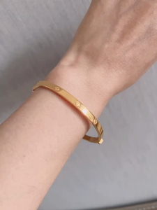 周大福采购最新款卡地亚开口设计黄金手镯