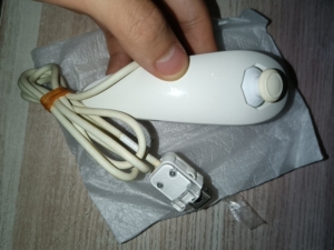 原装wii左手柄(鸡腿),成色还一般如图,功能正常,到付,售