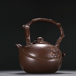 汪寅仙款 紫砂寿桃纹提梁壶.