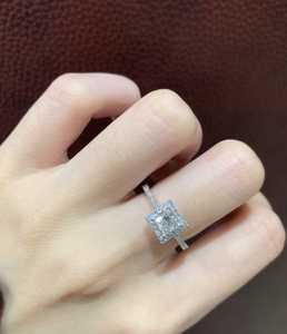 周大福公主方钻戒