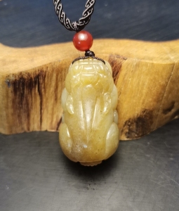 河磨玉貔貅 黄白河磨玉吊坠 河磨玉吊坠 黄白老玉貔貅