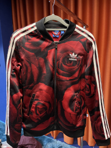 阿迪达斯玫瑰花