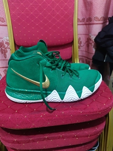 欧文4 42.5码,绿龙虾id配色,鞋子保真没有任何瑕疵,配