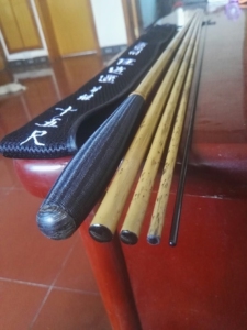 海斯特任逍遥12尺,15尺并继鱼竿.由宝飞龙代工,海斯特贴牌