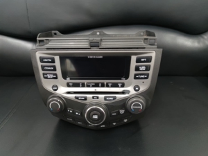 本田七代雅阁原装松下六碟cd机,测试完好!