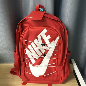 全新耐克红色大容量双肩包，吊牌包装都在，大红色我不适合背，包