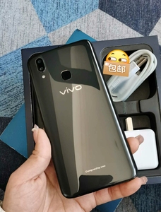 vivox21     外观 9成新,全网通,全面屏手机,无