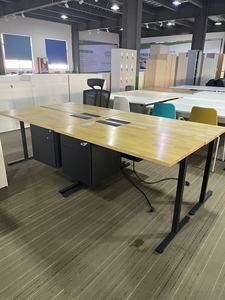 WEWORK实木独立桌带钢制吊柜9新职员电脑桌椅 办公桌椅