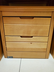 南丰家具,纯实木床头柜,只限自取.二手物品,不退不换.40斤