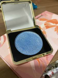 摄人心魄-点翠单色眼影-现货,售完即止送蓝色眼影辣椒酱套餐35