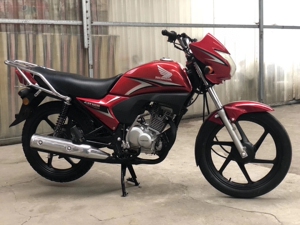 本田cb小战鹰125到货,二手摩托车机器小蜜蜂全车完美无瑕疵